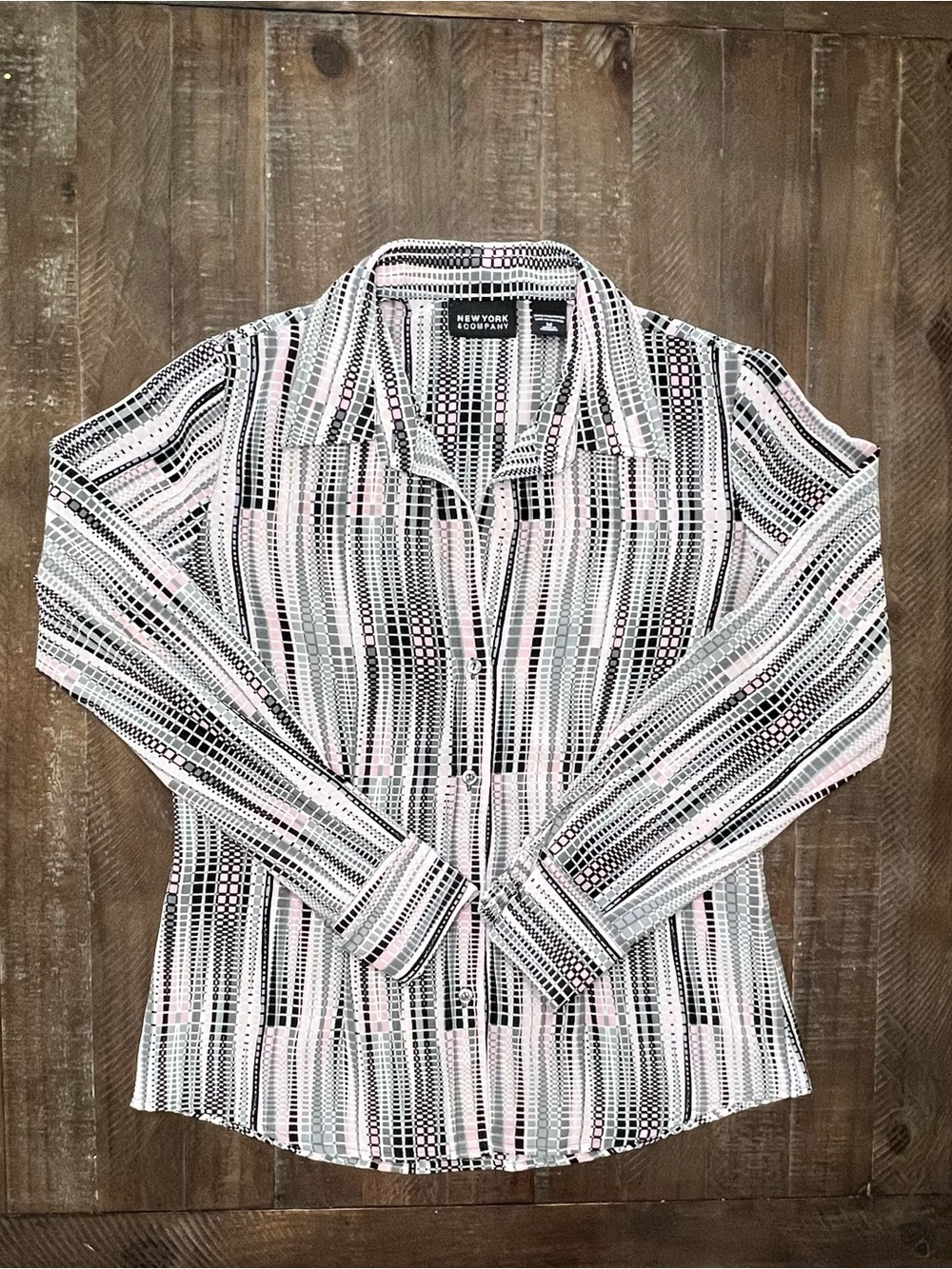 New York & Company Pink, Black & White Geometric Button-Down Shirt